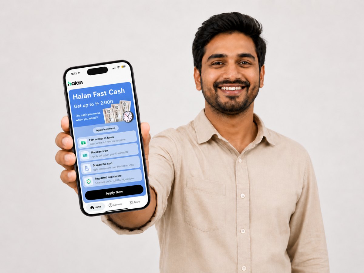 Smiling man showing the Halan Fast Cash app